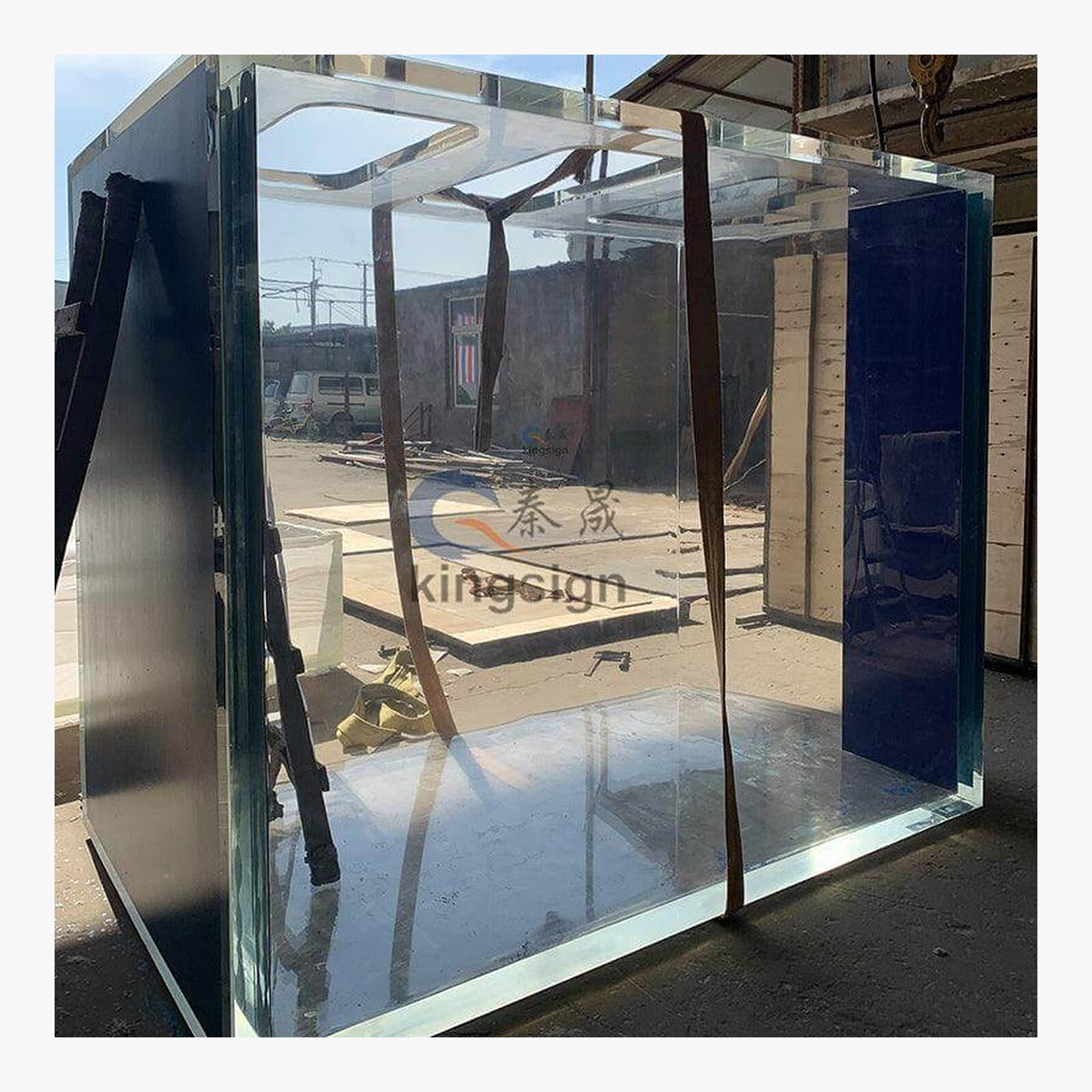 Custom Acrylic Tank – product view 2